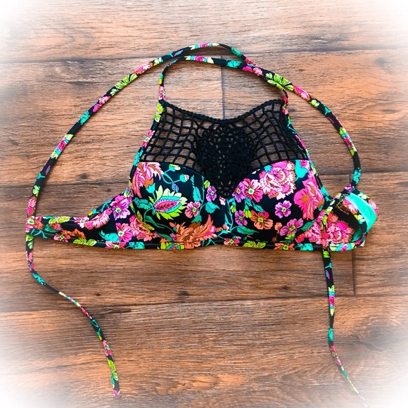 Macramé/High Neck Bikini top! Size 34A ❌🛑SOLD🛑❌ - Picture 5 of 6